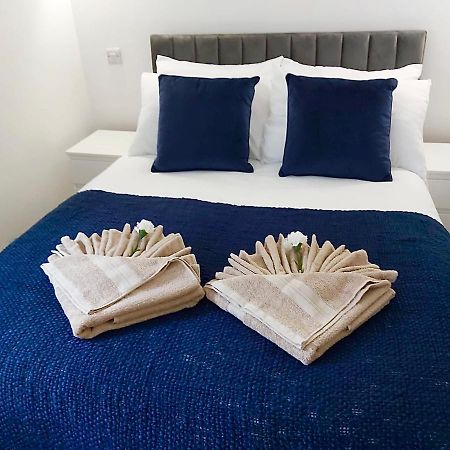 Fidelity Stays Beach Themed Apartment Brighton Bagian luar foto