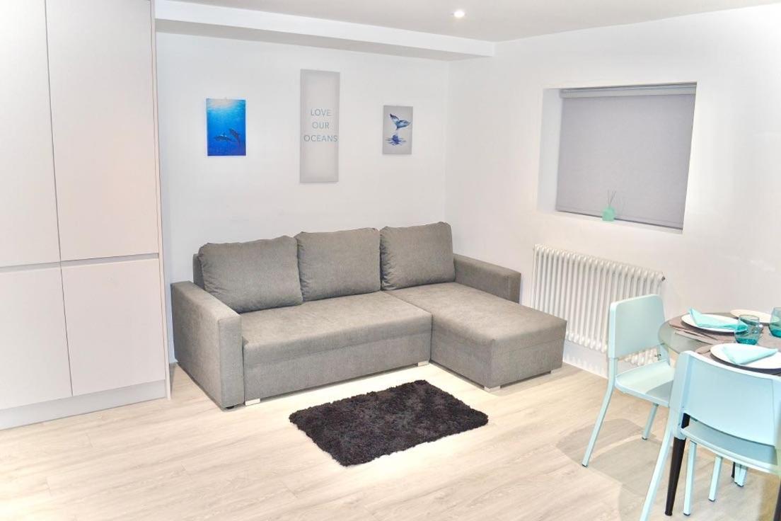 Fidelity Stays Beach Themed Apartment Brighton Bagian luar foto