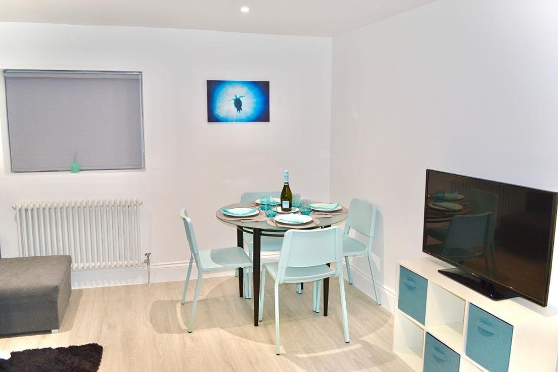 Fidelity Stays Beach Themed Apartment Brighton Bagian luar foto