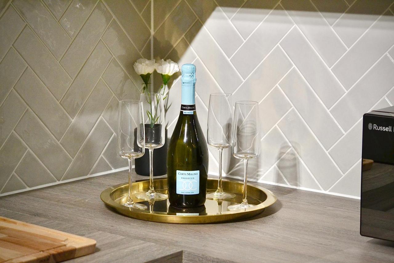 Fidelity Stays Beach Themed Apartment Brighton Bagian luar foto
