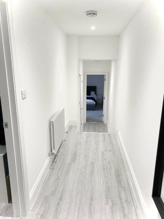 Fidelity Stays Beach Themed Apartment Brighton Bagian luar foto